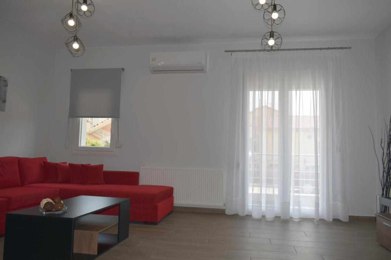 Apartment Thea Nea Karvali